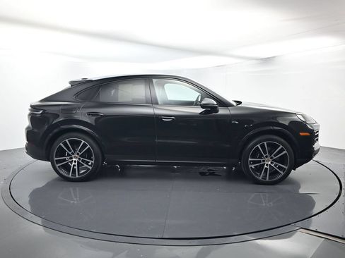 Certified 2025 Porsche Cayenne Coupe AWD/4WD image 16