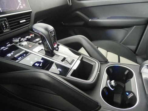 Used 2023 Porsche Cayenne image 27
