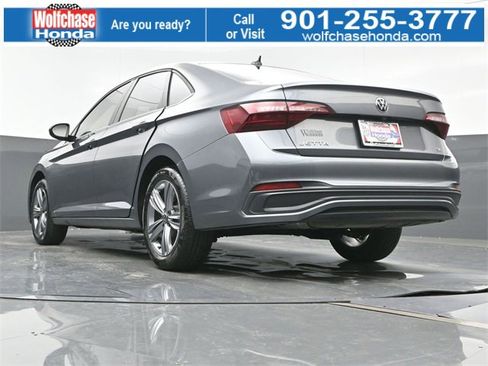 Used 2024 Volkswagen Jetta SE w/ Panoramic Sunroof Package image 24