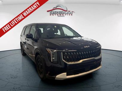 Used 2025 Kia Carnival