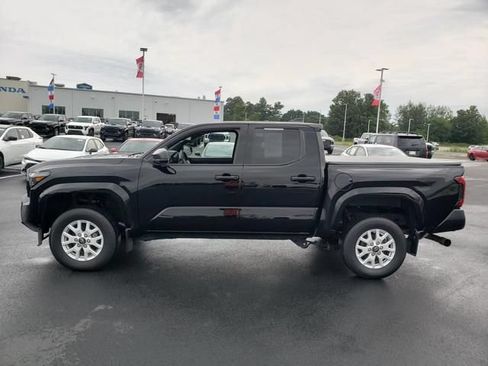Used 2024 Toyota Tacoma SR w/ SR Upgrade Package AWD/4WD image 9