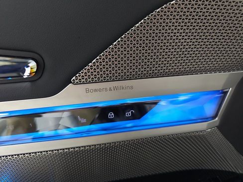 Used 2025 BMW 760i xDrive w/ Premium Package image 16