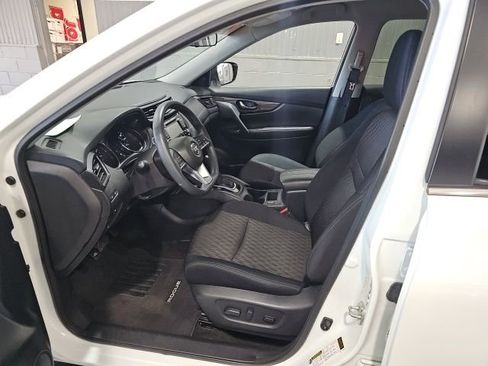 Used 2019 Nissan Rogue SV image 9