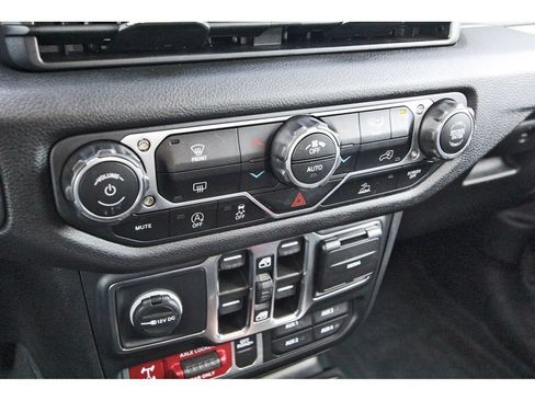 Used 2024 Jeep Gladiator Overland AWD/4WD image 23