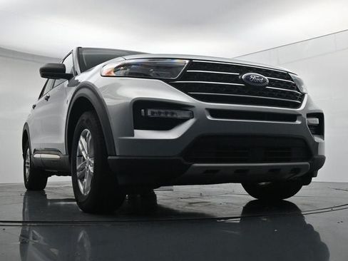 Used 2024 Ford Explorer XLT w/ Equipment Group 202A AWD/4WD image 31