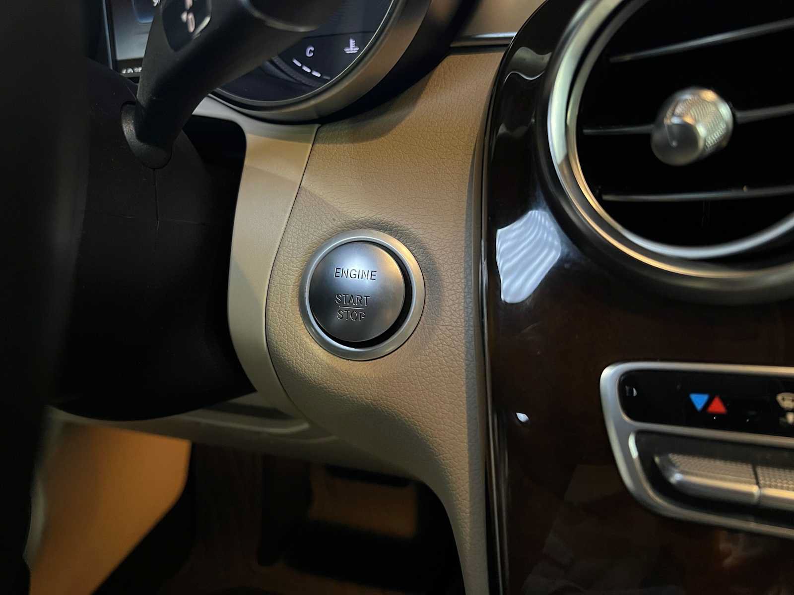 Certified 2018 Mercedes-Benz GLC 300 4MATIC image 33