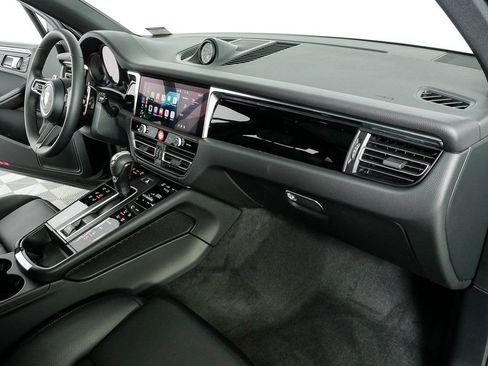 Certified 2026 Porsche Macan AWD/4WD image 25