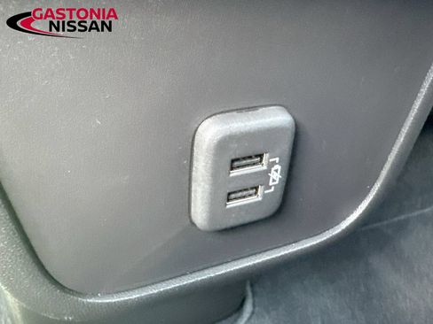 Used 2023 Chevrolet Equinox LT AWD/4WD image 32