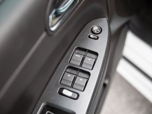 Used 2013 Chevrolet Impala LTZ FWD image 17