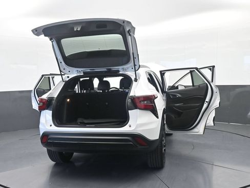 Used 2025 Chevrolet Trax RS FWD image 71