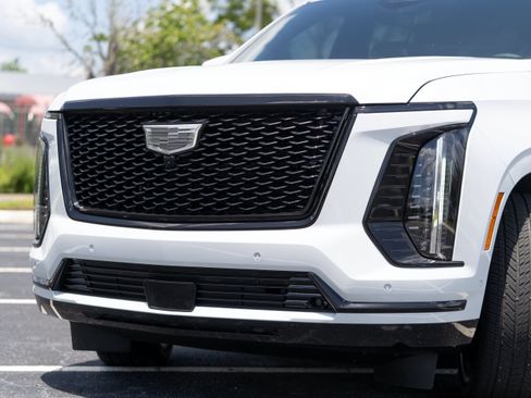 Used 2026 Cadillac Escalade Platinum Sport w/ LPO, ONYX Package AWD/4WD image 49