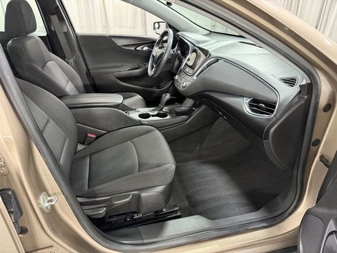 Used 2018 Chevrolet Malibu LT image 7