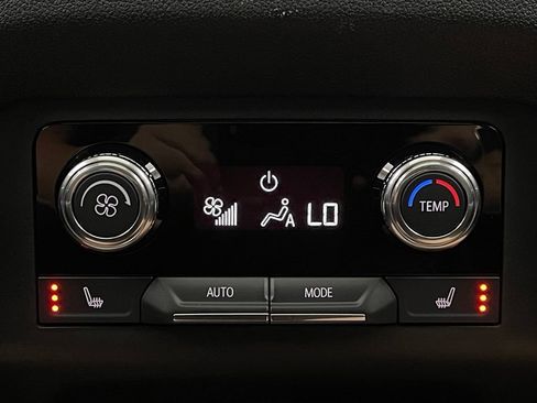 Used 2025 GMC Acadia Denali w/ LPO, All-Weather Package AWD/4WD image 7