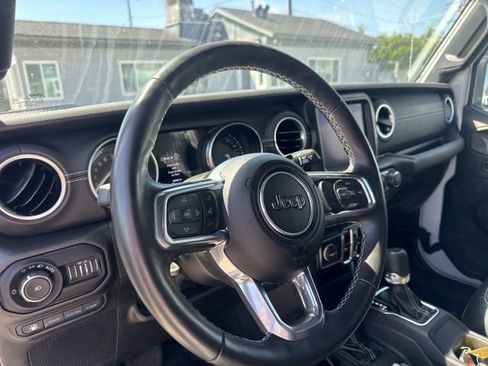 Used 2022 Jeep Wrangler Unlimited Sahara w/ Cold Weather Group AWD/4WD image 10