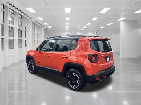 Used 2017 Jeep Renegade Trailhawk w/ Premium Trailhawk Package AWD/4WD image 7