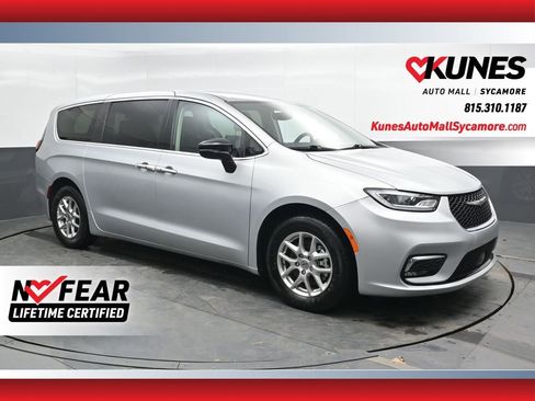 Used 2024 Chrysler Pacifica Touring-L FWD image 1