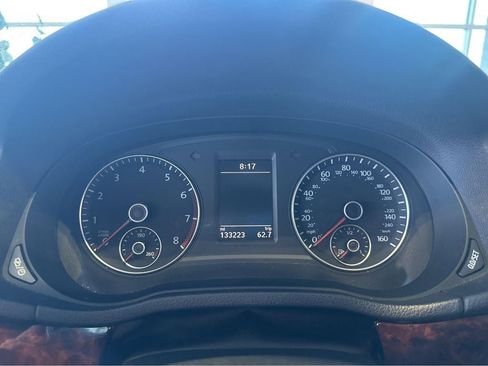 Used 2013 Volkswagen Passat 2.5 SEL Premium FWD image 3