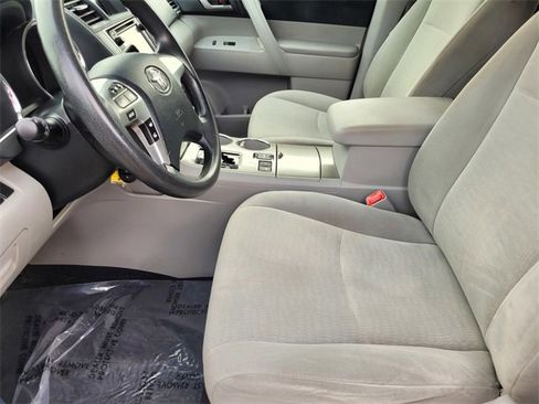 Used 2013 Toyota Highlander Plus image 10