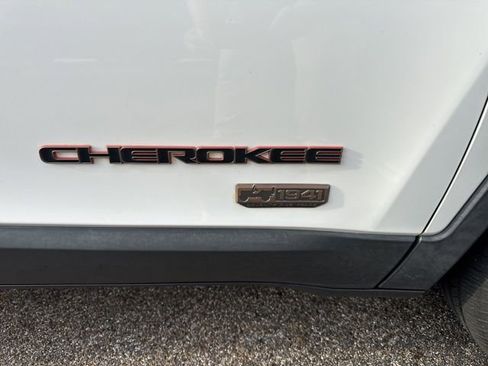 Used 2016 Jeep Cherokee 75th Anniversary image 4