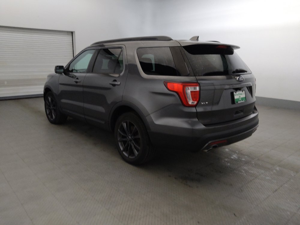 Used 2017 Ford Explorer XLT w/ Equipment Group 202A AWD/4WD image 5