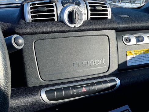 Used 2013 smart fortwo pure image 20