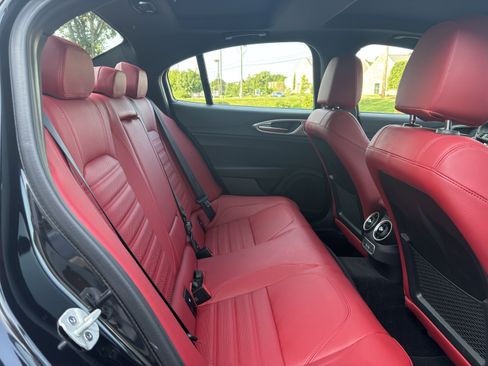 Used 2024 Alfa Romeo Giulia Veloce AWD/4WD image 17