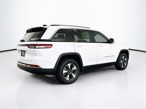 Used 2023 Jeep Grand Cherokee 4WD 4xe w/ Luxury Tech Group II image 9