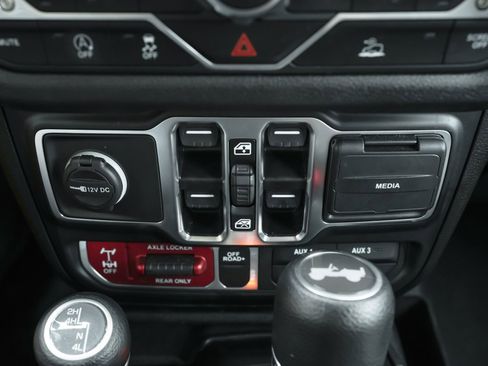 Used 2024 Jeep Wrangler Willys image 17