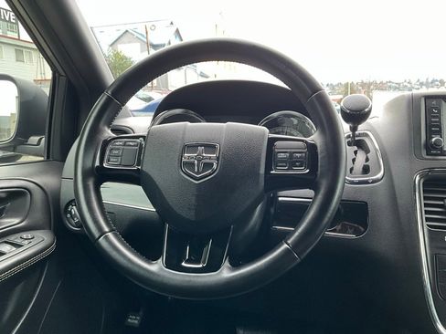 Used 2018 Dodge Grand Caravan SXT w/ Blacktop Package image 20