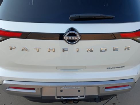 Used 2022 Nissan Pathfinder Platinum w/ Cargo Package FWD image 18