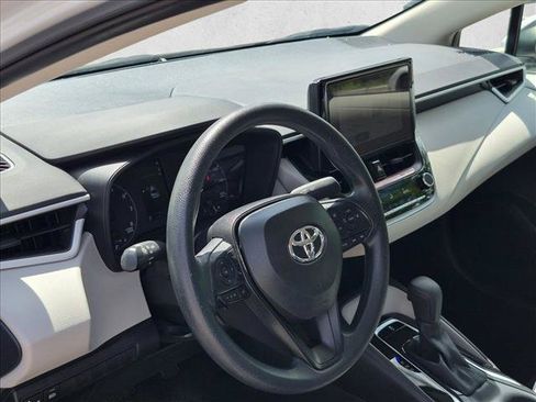 Used 2025 Toyota Corolla LE FWD image 6