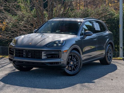 Certified 2025 Porsche Cayenne image 1