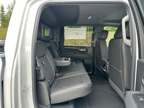 New 2025 GMC Sierra 3500 SLT w/ SLT Convenience Package image 12