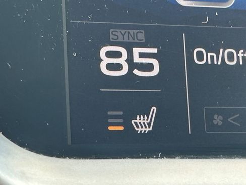 Used 2020 Subaru Outback Premium image 16