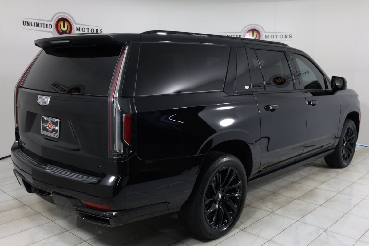 Used 2023 Cadillac Escalade ESV Sport Platinum w/ LPO, ONYX Package AWD/4WD image 3