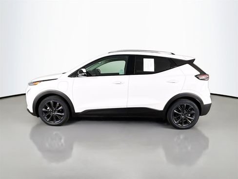 Used 2022 Chevrolet Bolt EUV LT w/ Convenience Package image 4