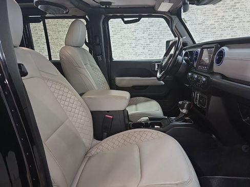 Used 2021 Jeep Gladiator Overland AWD/4WD image 12