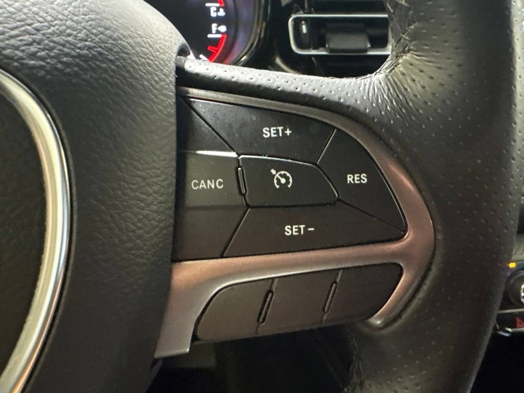 Used 2022 Dodge Durango SXT w/ Blacktop Package AWD/4WD image 36