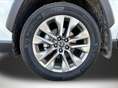 Used 2025 Toyota RAV4 XLE Premium FWD image 33