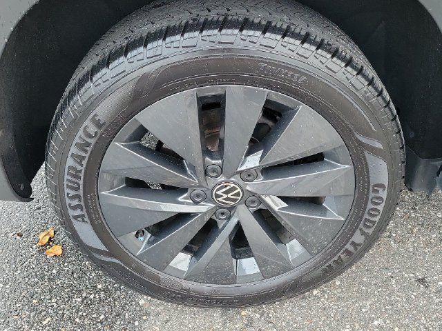 Certified 2024 Volkswagen Taos S FWD image 5