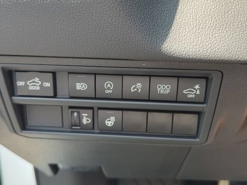 Used 2026 Toyota Tundra Limited AWD/4WD image 25
