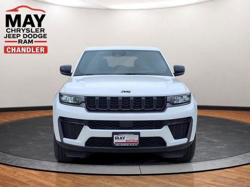 New 2026 Jeep Grand Cherokee Altitude AWD/4WD image 17
