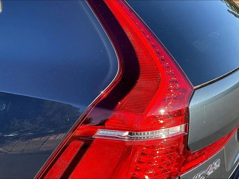 Used 2023 Volvo XC60 B5 Ultimate w/ Climate Package image 32