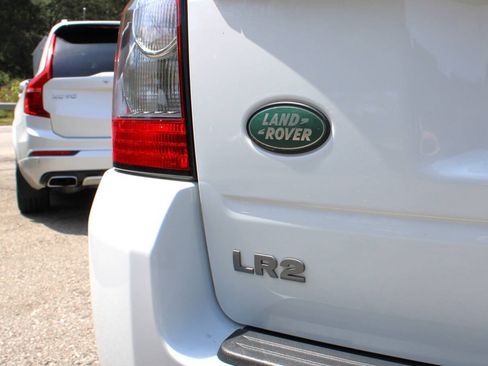 Used 2011 Land Rover LR2 HSE AWD/4WD image 10