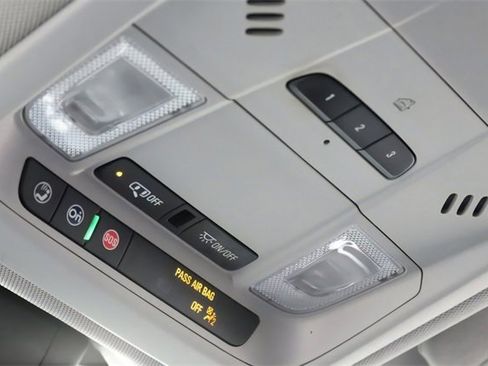 Used 2020 Chevrolet Equinox Premier image 33