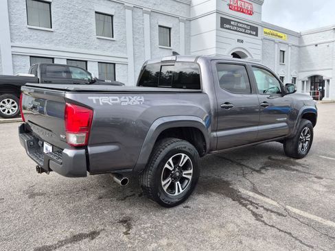 Used 2017 Toyota Tacoma TRD Sport w/ Tow Package (A/T) AWD/4WD image 8