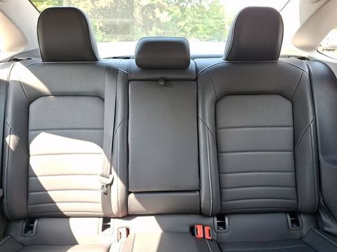 Certified 2024 Volkswagen Jetta SE w/ Panoramic Sunroof Package FWD image 19