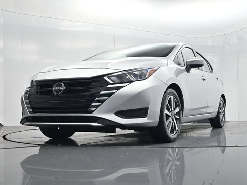 Used 2024 Nissan Versa SV FWD image 41