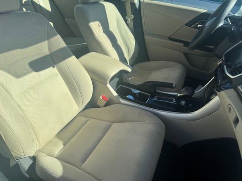 Used 2017 Honda Accord EX image 4