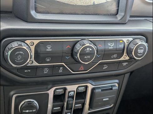 Used 2019 Jeep Wrangler Unlimited Rubicon AWD/4WD image 16